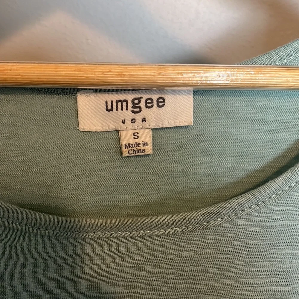 Peplum short sleeve top, size small - Picture 4 of 6